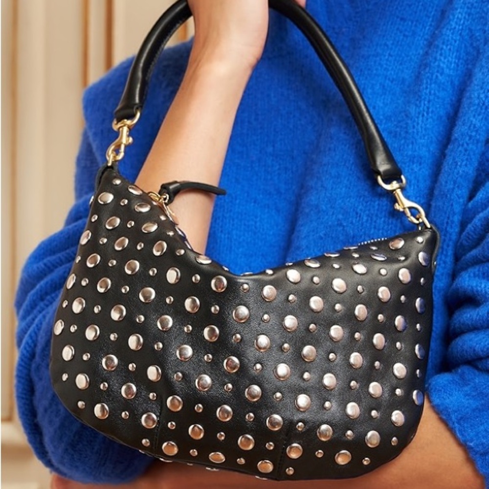 Petit Moyen Black Studs